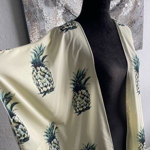 Yellow pineapple top. No size on the garment so I am guessing it’s a medium